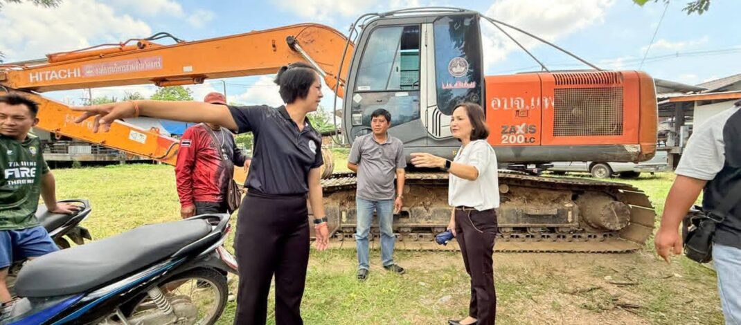 “รองนิคม ชุ่มใจ”ทต.เด่นชัยฯ ลงพื้นที่ติดตามการขุดลอกเศษวัชพืชที่กีดขวางทางน้ำบริเวณสะพาน ม.3, ม.6 ต.เด่นชัยฯ