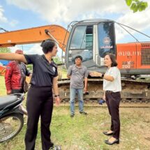“รองนิคม ชุ่มใจ”ทต.เด่นชัยฯ ลงพื้นที่ติดตามการขุดลอกเศษวัชพืชที่กีดขวางทางน้ำบริเวณสะพาน ม.3, ม.6 ต.เด่นชัยฯ