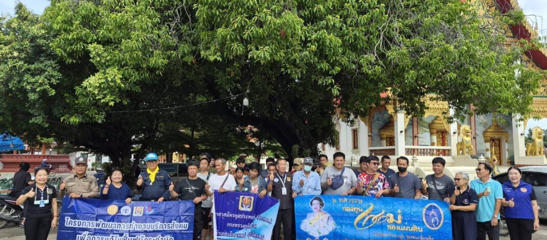 “นายกวุฒิพงศ์ กาซ้องนำทีมลุย กำจัดผักตบขวาหรือวัชพืช เพื่อบำรุงรักษาแหล่งน้ำและสิ่งแวดล้อม