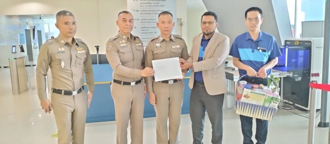 บริษัทน้ำดื่มชื่อดังส่งหนังสือขอบคุณ 2ตำรวจสอบสวนกลาง ช่วยชีวิตพนักงานขนน้ำวูบหมดสติกลางแดด
