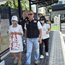 แม่พาลูกสะใภ้ท้อง 8 เดือน ร้องกองปราบขอความเป็นธรรม ลูกชายถูกกลุ่มคู่อริยิง หลังก่อเหตุยังตามมายิงปืน – ปาระเบิดขู่ถึงหน้าบ้าน ผ่านไปเกือบ 1 เดือนคดีไม่มีความคืบหน้า