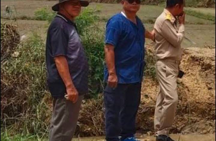 “นายกมานิตย์ เด็ดขาด” ทต.บ้านโตนฯประสานผู้รับเหมาสร้างทางรถไฟ บริษัทอิตาเลียนใช้แบ๊คโฮขุดลอกคลอง