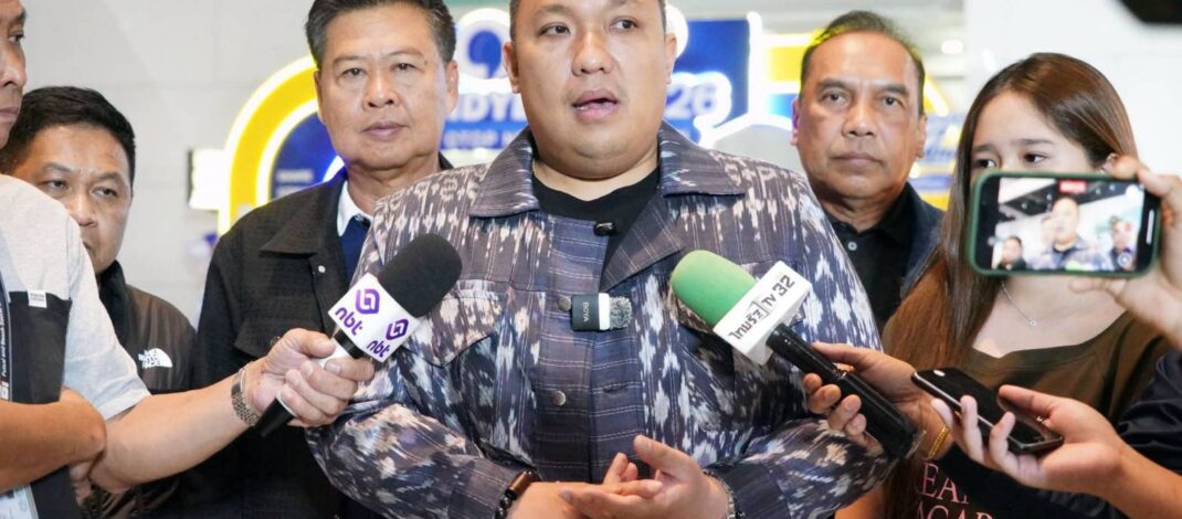 “พลพีร์” เผยกรณีตรวจสอบมาเฟียภูเก็ตคืบ สแกนทั้งเกาะ เตรียมเอาผิดนอมินีตามกฎหมายทั้งแพ่งและอาญา ขณะที่การจับกุมข้าราชการชั้นผู้ใหญ่ในจังหวัดภูเก็ตของตำรวจสอบสวนกลาง ทางกรมการปกครองจะดำเนินการตามขั้นตอนกฎหมาย และในเรื่องค่าไฟทางสาธารณะ เตรียมพูดคุย รมว.พลังงาน เพื่อเร่งหาข้อสรุปรายงานนายกรัฐมนตรีพิจารณาดำเนินการโดยเร่งด่วนตามกรอบระยะเวลาที่กำหนดไว้