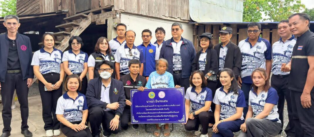 “นายกดำรงเกียรติ กิตติประภัสร์” ทต.เด่นชัย ร่วมกับ พมจ.แพร่ ลงพื้นที่มอบบ้านให้กับ ยายมา อินทะเสนฯ