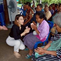 มุกดาหาร สว.เก๋ จุฑารัตน์ นิลเปรม สร้างพลังแห่งการให้ สร้างรอยยิ้ม มอบกำลังใจ