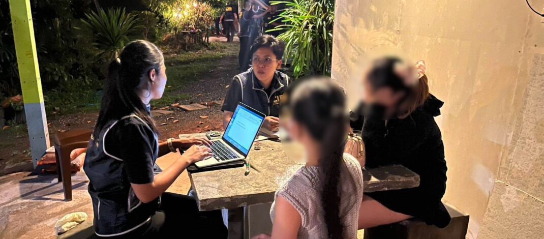 ตำรวจสอบสวนกลาง (CIB) บุกจับร้านคาราโอเกะบังหน้า แฝงค้ากามเด็กสาววัย 14 ปี