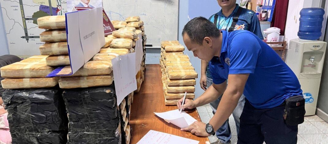 ชุดสืบภูธรจังหวัดพร้อมด้วยชุดสืบ สภ.หว้านใหญ่ จับกุมยาบ้าจำนวน 1,924,000 เม็ด พร้อมผู้ต้องหา