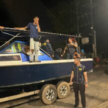 ตำรวจสอบสวนกลาง (CIB)เปิดปฏิบัติการสกัดเรือสปีดโบ๊ทขนอาวุธสงครามทางทะเลตราด ตำรวจน้ำบุกยึด AK-47 จำนวน 2 กระบอก พร้อมแมกกาซีน 102 อัน และกระสุนกว่า 24,000 นัด