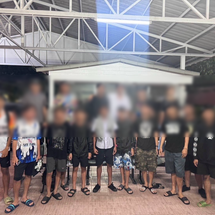 รวบกลุ่มวัยรุ่น 34 คนก่อเหตุทะเลาะวิวาท–ปาระเบิด ย่านคลองเตย ส่งศาลเยาวชนขัง 15 วันก่อนประกันตัว