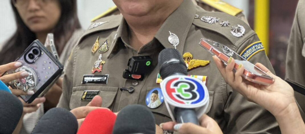 ผบช.ก.เผยคืบหน้าคดีวัดพุทไธศวรรย์ฯ หลังจับ “นายโชติ-นางเอ๋” ยึดเงินสดแล้ว แต่ยังไม่อายัดบัญชี พบ “นายโชติ” มีเงินในบัญชีเบื้องต้นราว 300 ล้านบาท ส่งข้อมูลให้ ปปง.ตรวจสอบเส้นทางการเงิน เตรียมเดินหน้าต่อเฟส 2-3 ย้ำกองปราบฯ เน้นคดีอาญา ส่วนกระแสวัดจุฬามณีขณะนี้ยังไม่มีพยานหลักฐานชัดเจนเพียงพอว่ามีความผิด ขอประชาชนแยกแยะเรื่องศาสนากับพฤติกรรมบุคคล ยืนยันตำรวจยึดพยานหลักฐานและข้อเท็จจริงเป็นหลัก