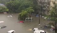 ฝนถล่มกรุง 24 ชม.ไม่หยุด! บางกะปิอ่วมจมเกือบเมตร ชาวแฟลตคลองจั่น 15 ตื่นกลางดึกขนรถหนีน้ำอลหม่าน