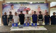 ชุดปฏิบัติการพิเศษฝ่ายปกครองจังหวัดภูเก็ต จับกุมผู้ต้องหาค้ายาเสพติดหลายประเภท ยึดของกลางจำนวนมาก