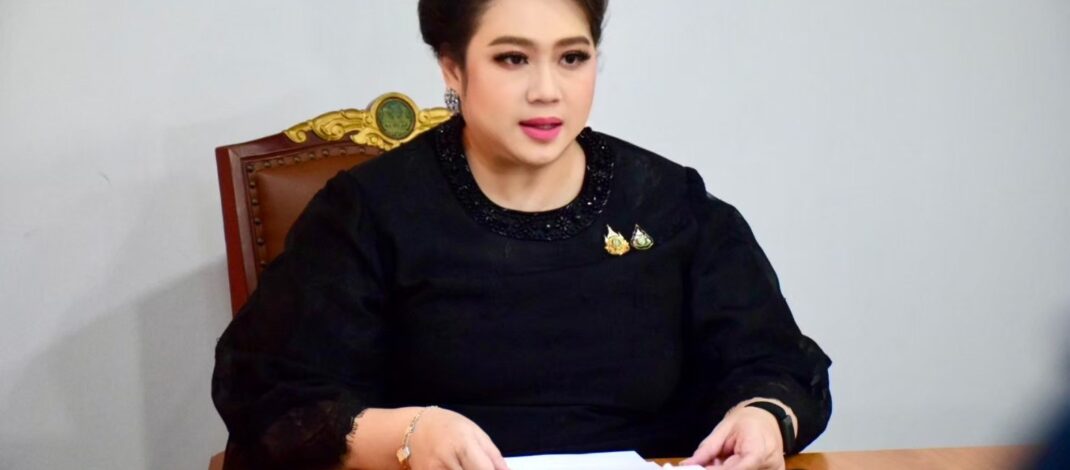 ศุภมาส” สั่ง สคบ. จับมือ ตร.-กทม.-คมนาคม ระดมรถยก 27 คัน เร่งช่วยรถจมน้ำเคหะร่มเกล้า ย้ำเคลื่อนย้ายปลอดภัย ลดภาระผู้ประสบภัย